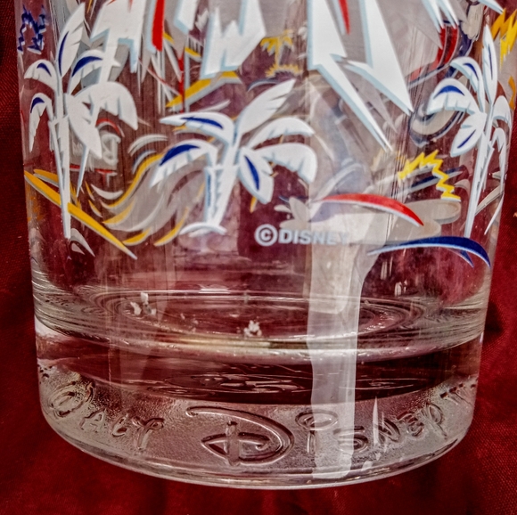Walt Disney's 25th Anniversary glass set of 4 - Picture 6 of 6